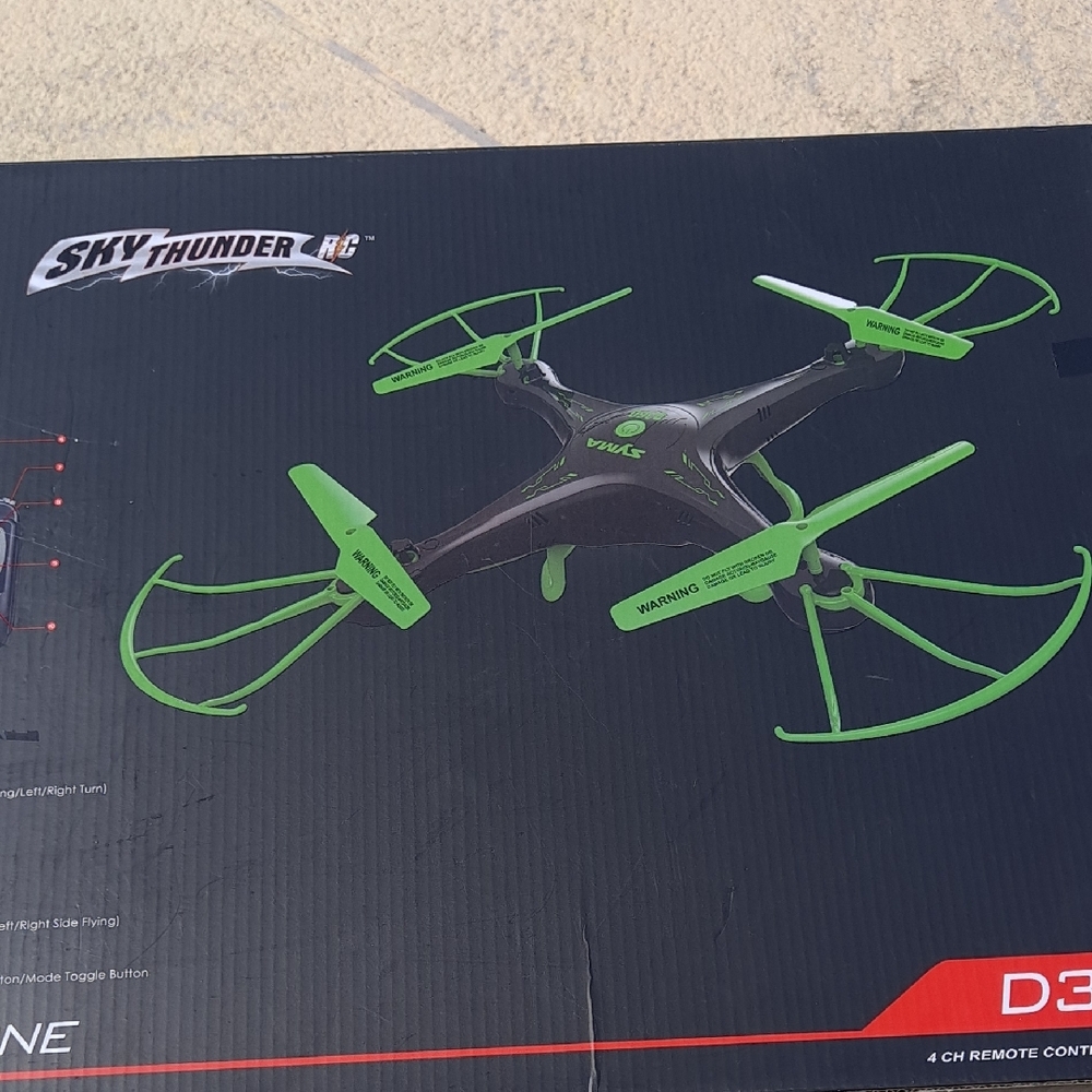 Syma Drone with Green Propellers and Remote - Picture 11 of 15